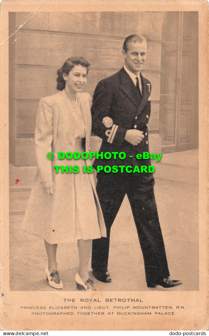 R528517 The Royal Betrothal. Princess Elizabeth And Lieut. Philip Mountbatten. R - World