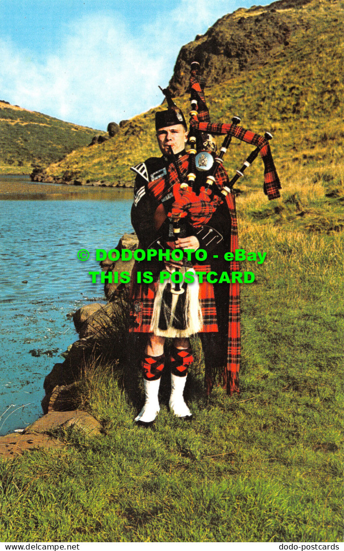 R528844 Scottish Borderers. Sergeant Piper Of The King Own - World