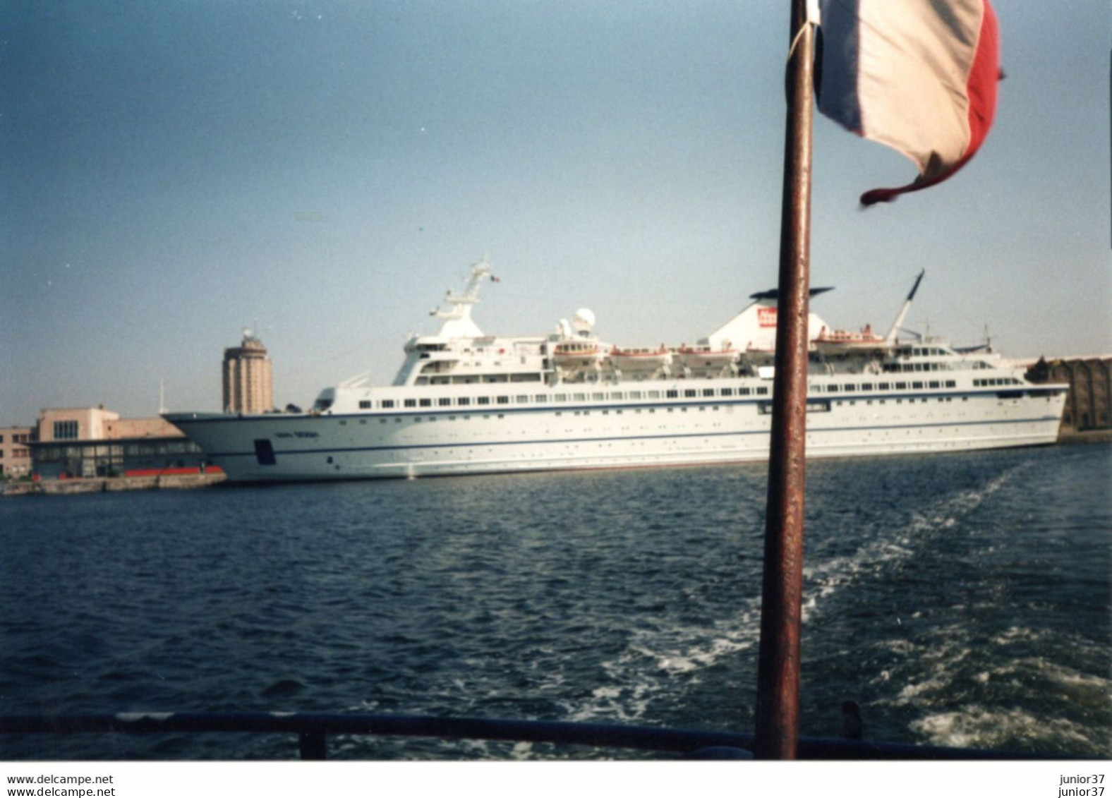 3 Photos De Bateaux : Ferry Gomera, Tanker OOOOWILL, Bateau Croisiere - Schiffe