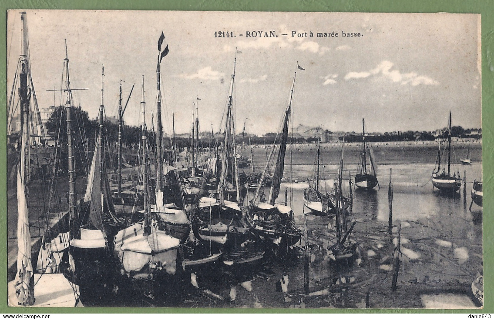 CPA - CHARENTES MARITIMES - ROYAN - LE PORT A MARÉE BASSE - Petits Voiliers - Royan