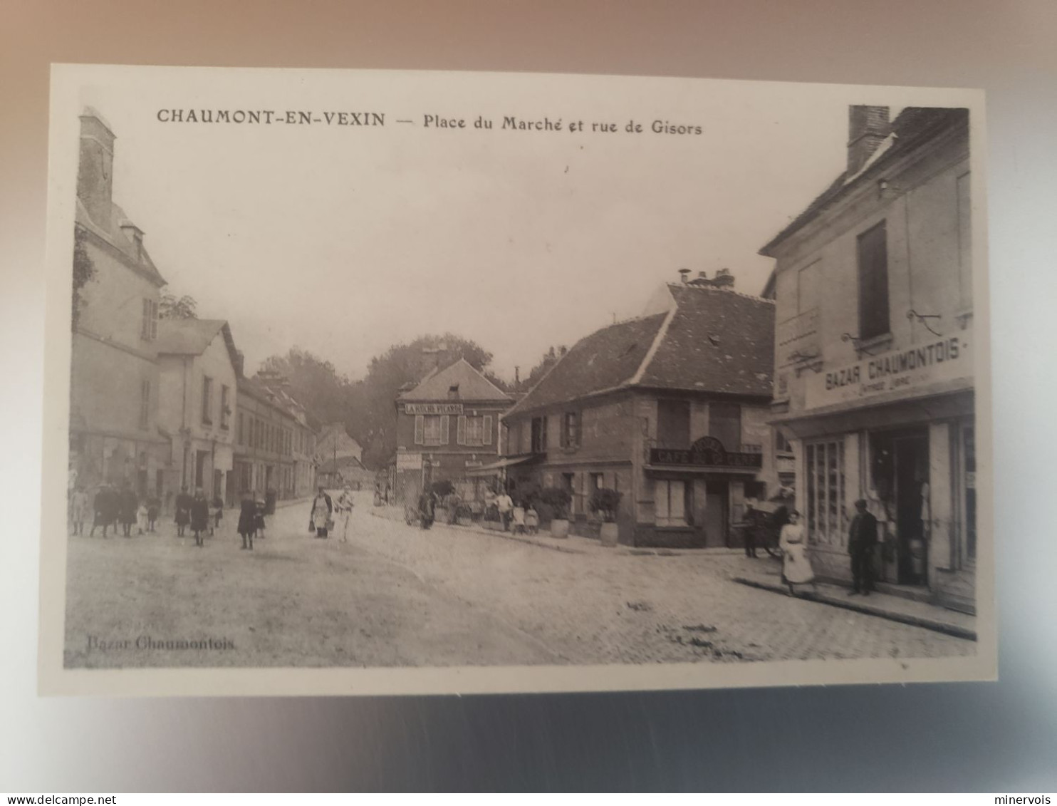 Chaumont En Vexin - Place Du Marché Et Rue De Gisors (reedition) - Chaumont En Vexin