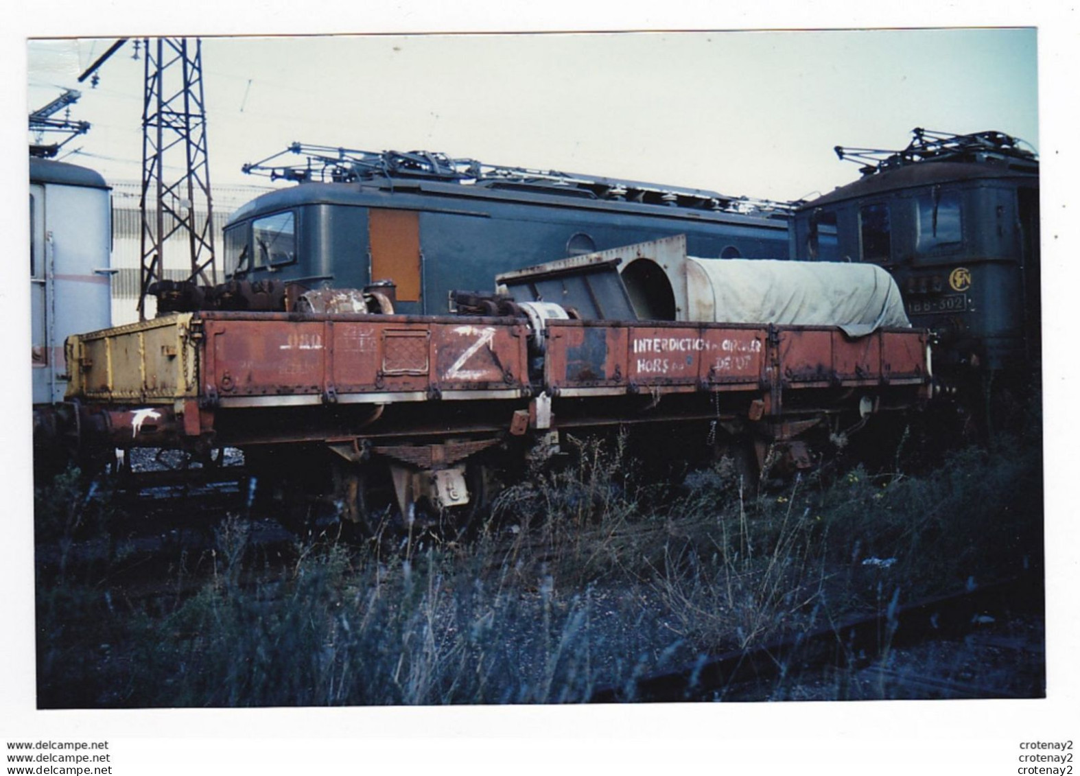 PHOTO TRAINS Wagon Plat Poubelle Classé Z Chargé Devant Locomotive Electrique SNCF BB 302 Non Datée - Treinen