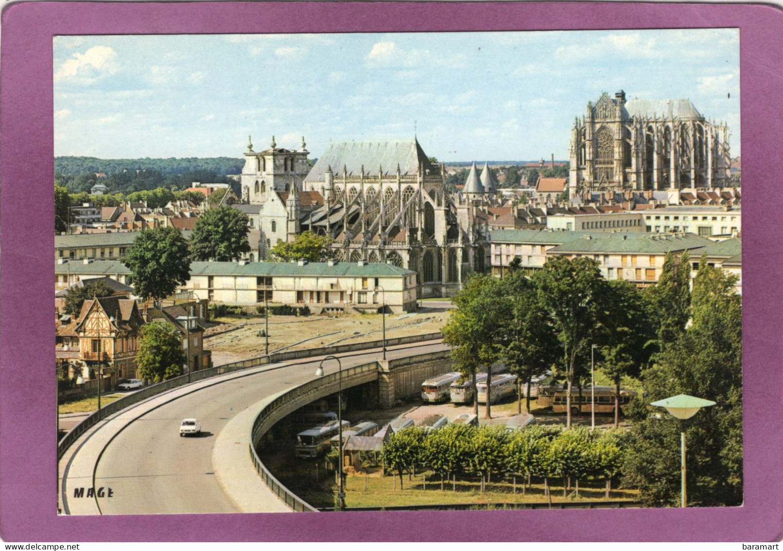 60 BEAUVAIS Vue Panoramique L'Église St Etienne Les Tours De L'ancien Evêché Et La Cathédrale St Pierre   Autocars - Beauvais