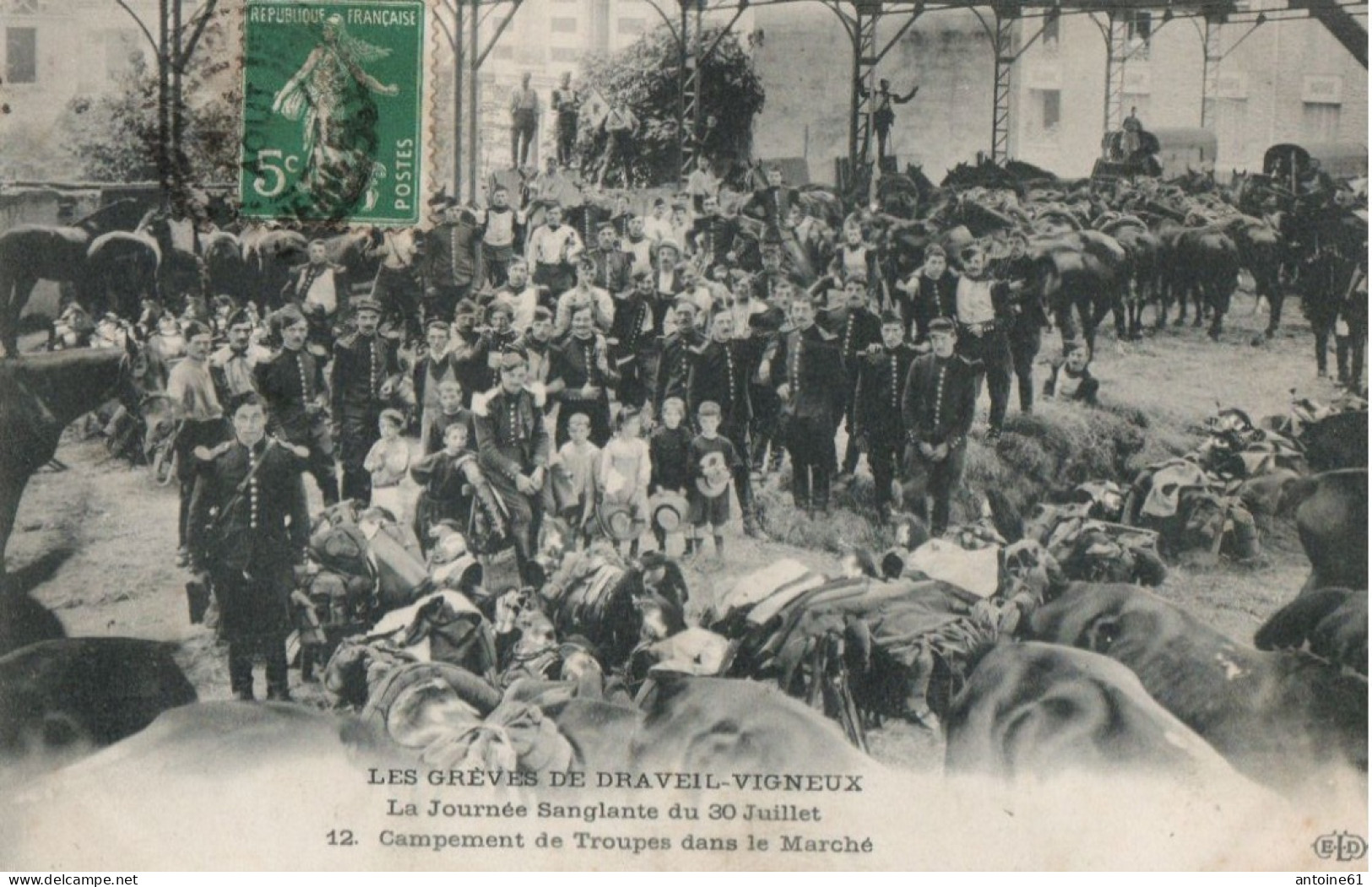 LES GREVES DE DRAVEIL-VIGNEUX - La Journée Sanglante Du 30 Juillet - Campement De Troupes Dans Le Marché - Draveil