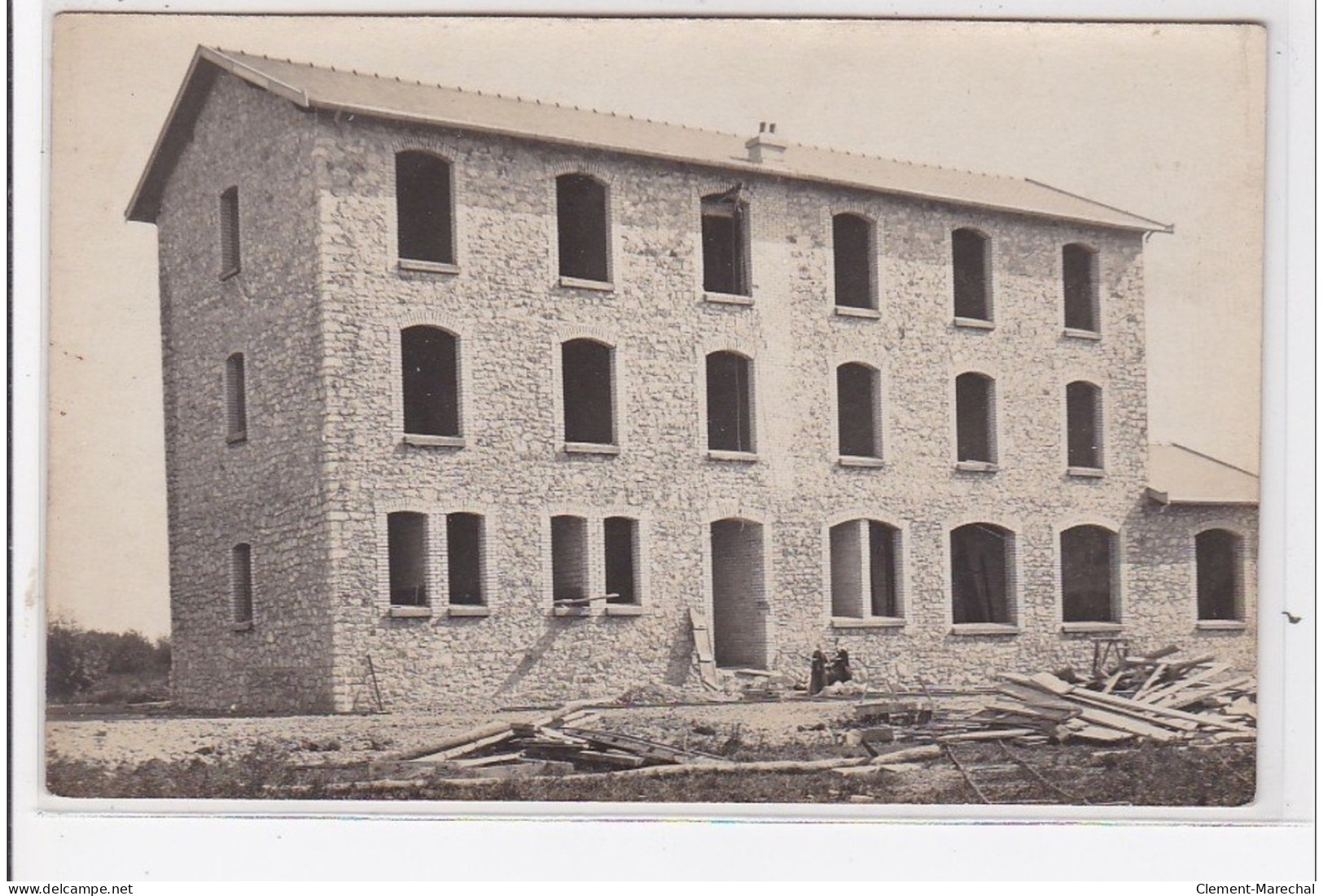 NIORT : Bâtiment En Construction - Très Bon état - Niort