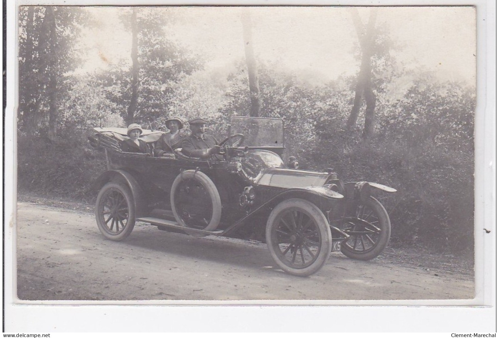 RUEIL-sur-LAYOU : Voiture Avec Personnages - Très Bon état - Andere & Zonder Classificatie