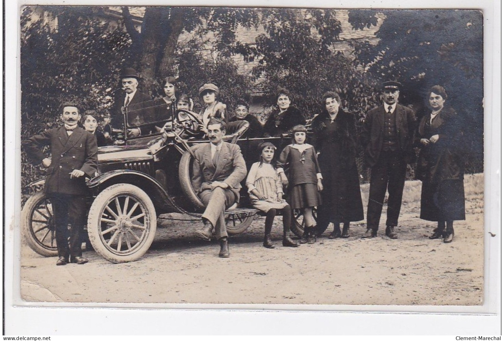 SAUMUR Ou ARCACHON : Famille Sculpteur Angevin Jouanneault (automobile) - Bon état (un Coin Plié) - Saumur