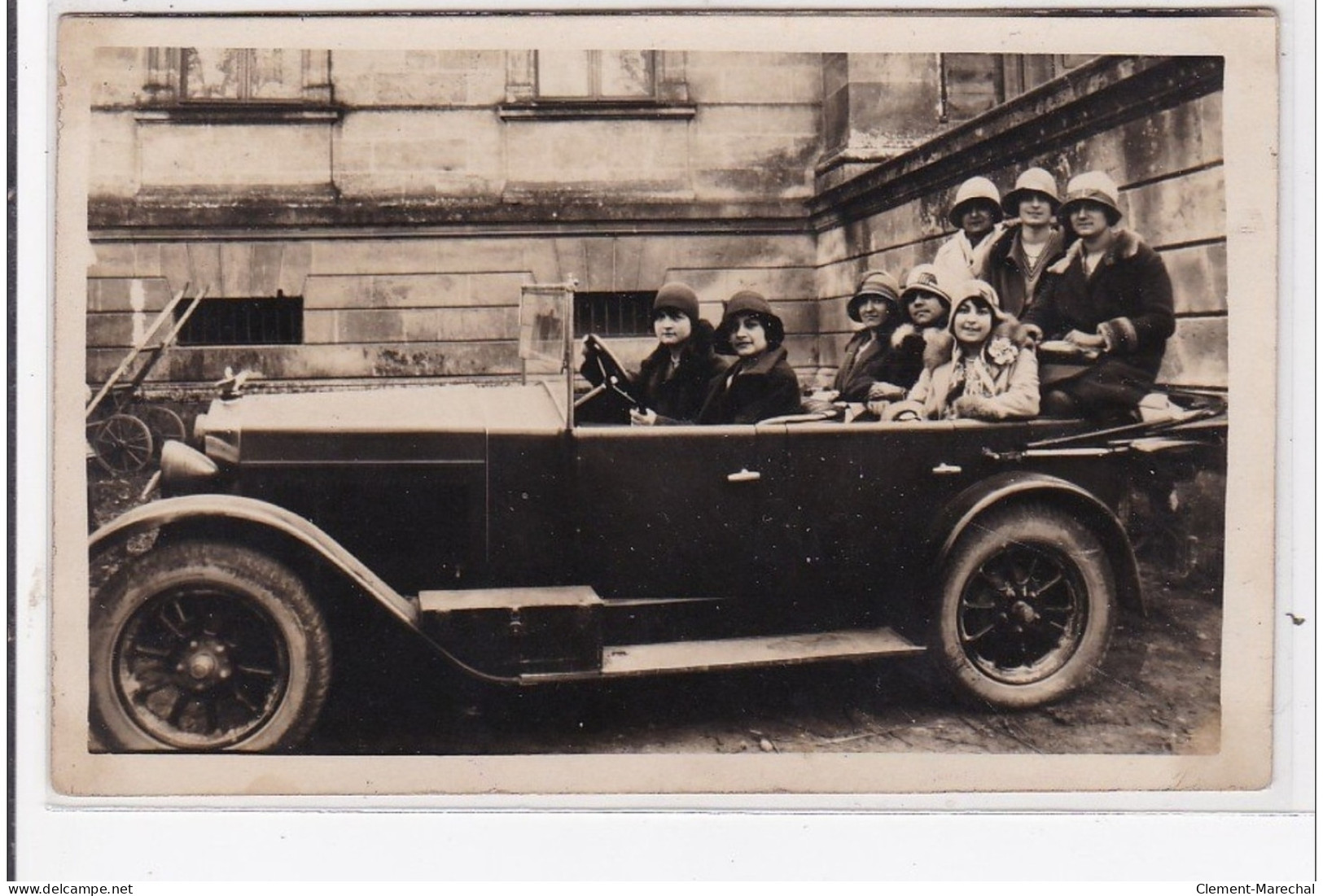 BAZAS : Groupe De Femmes Dans Une Automobile - Très Bon état - Bazas