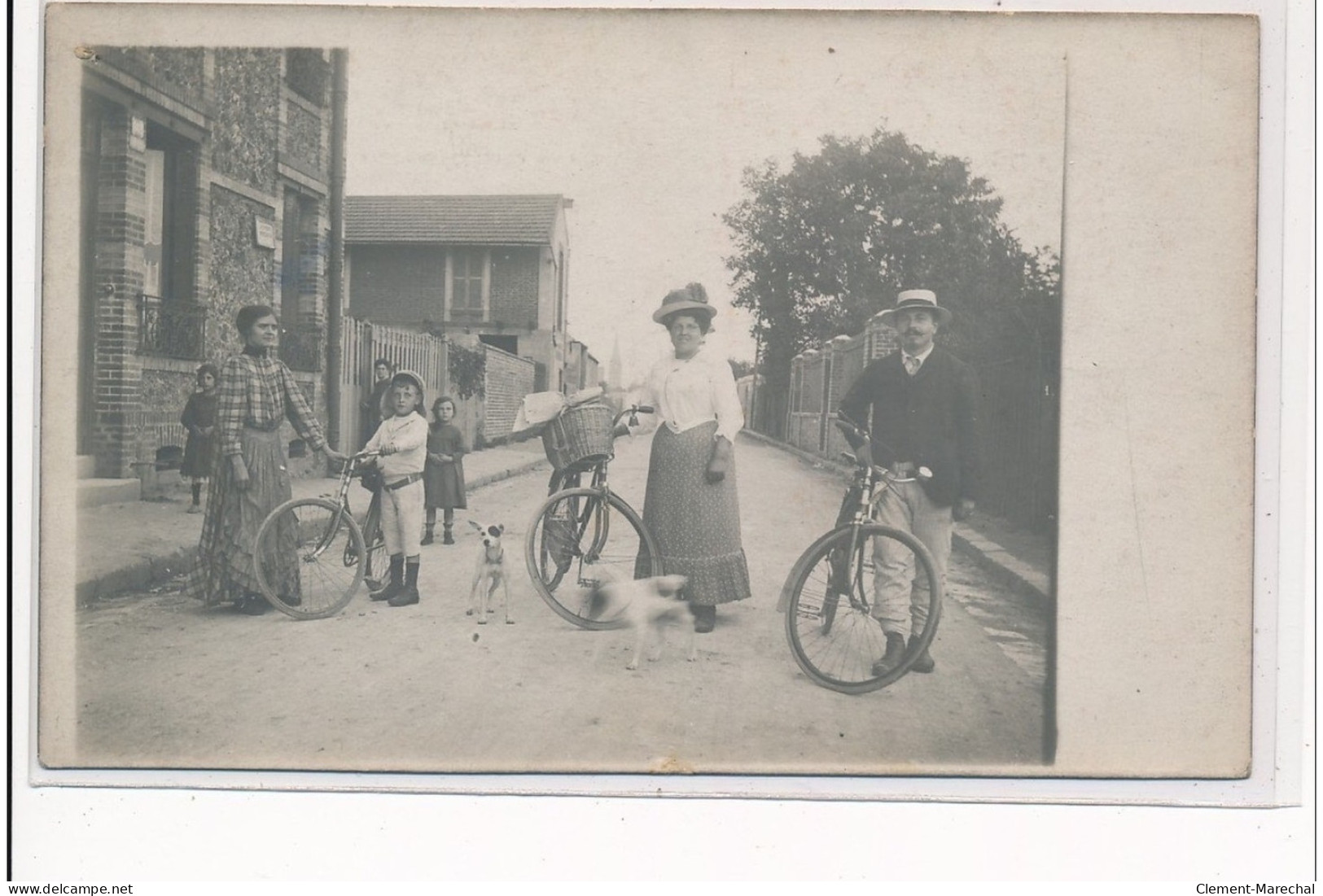 ARGENTEUIL : Retour Du Val En Vélo, Personnages, Chiens - Tres Bon Etat - Argenteuil