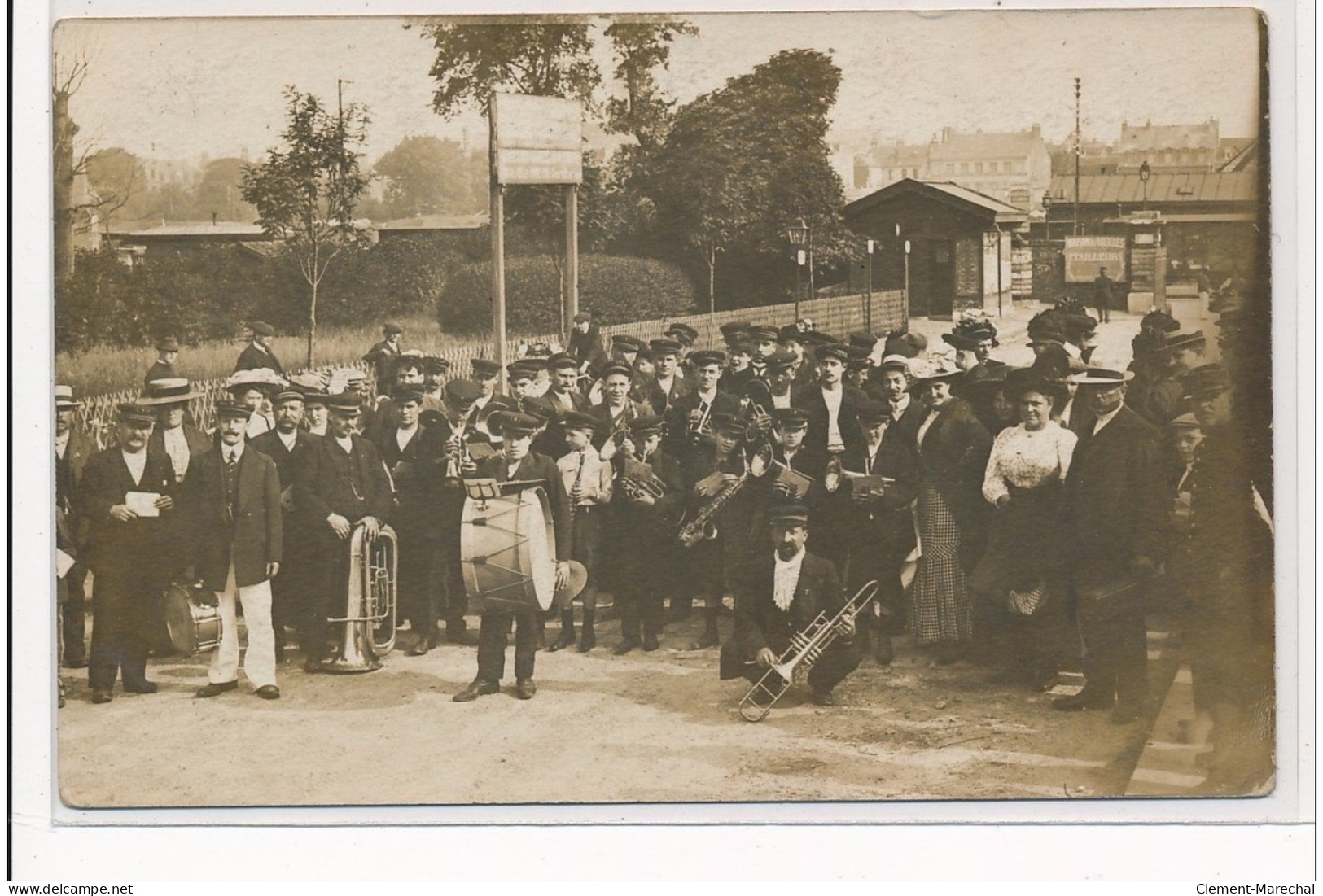 ARGENTEUIL : Fanfare - Tres Bon Etat - Argenteuil