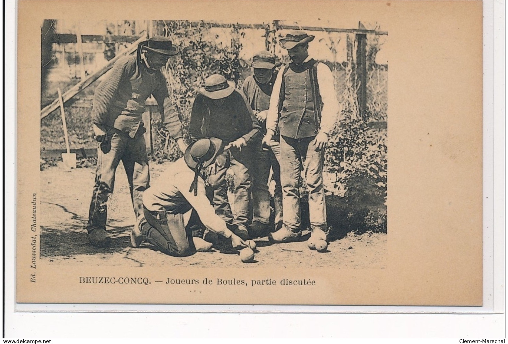 BEUZEC-CONCQ : Joueurs De Boules, Partie Discutée - Tres Bon Etat - Autres & Non Classés