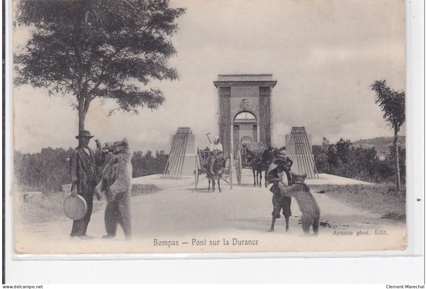 BOMPAS : Les Montreurs D'ours Devant Le Pont Sur La Durance - état (2 Coins Pliés) - Altri & Non Classificati