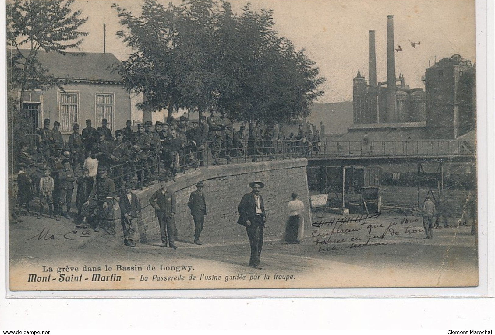 MONT-SAINT-MARTIN : Greve Bassin De Longwy La Passerelle De L'usine Gardée Par La Troupe - Etat - Mont Saint Martin