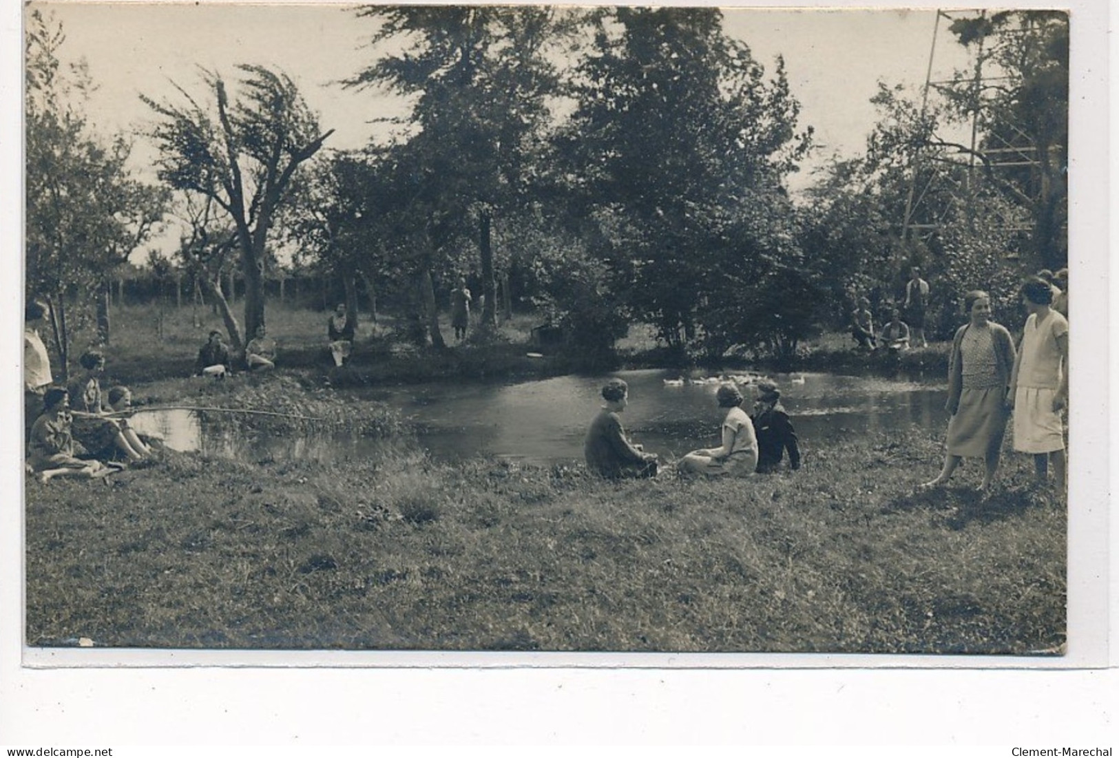 Beumesnil : Union Feminine Civique Et Social, Rassemblement Pres D'un Petit Etang - Tres Bon Etat - Beaumesnil