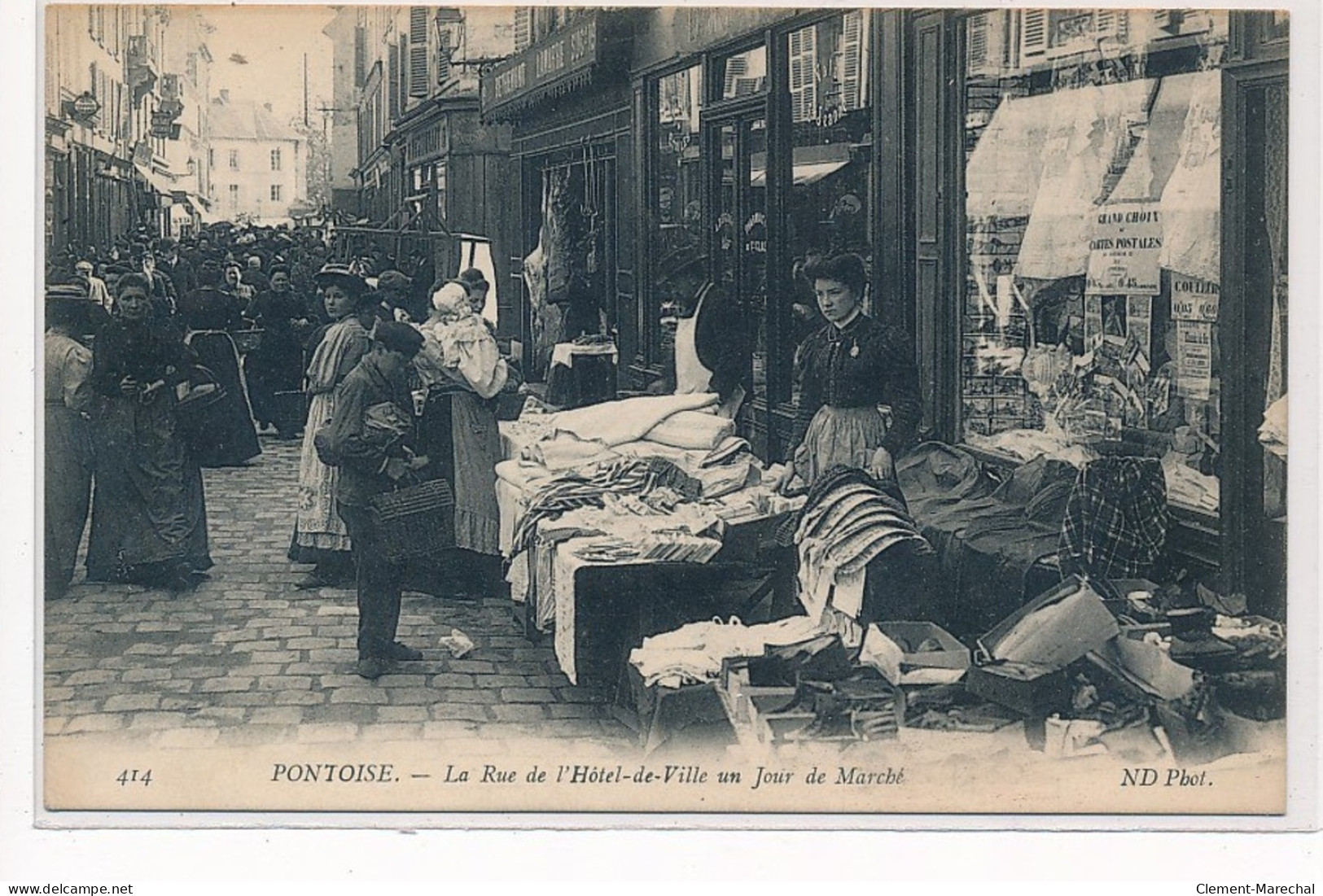 PONTOISE : La Rue De L'hotel-de-ville Un Jour De Marché - Tres Bon Etat - Pontoise