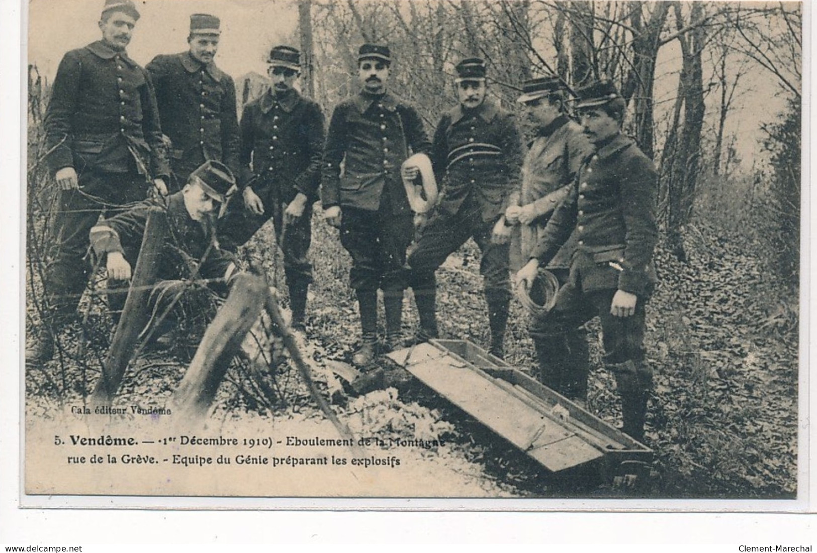 VENDOME : 1decembre1910 Eboulement De Montagne Rue De La Greve Equipe Du Génie Préparant Les Explosifs - Tres Bon Etat - Vendome