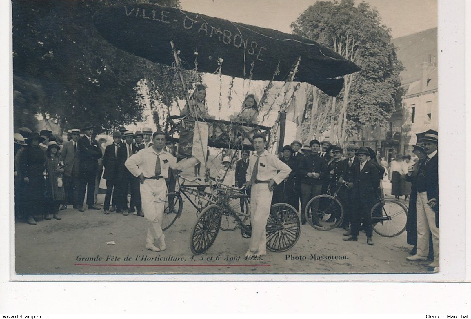 AMBOISE : Grande Fete De L'horticulture, Zeppelin, Velos, Personnages - Tres Bon Etat - Amboise