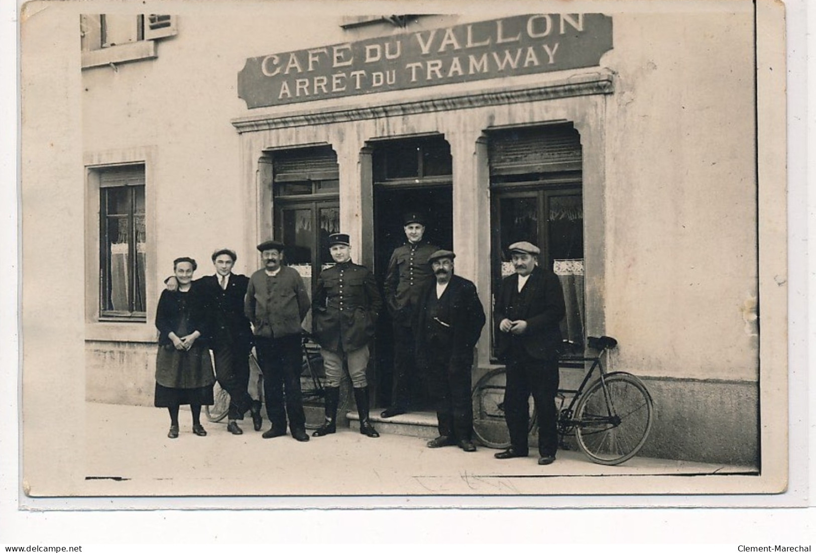 AUDINCOURT : Rue De Seloncourt (il N'y A Plus De Commerce Aujourd'hui), Cafe Du Vallon, Arret Du Tramway - Tres Bon Etat - Other & Unclassified