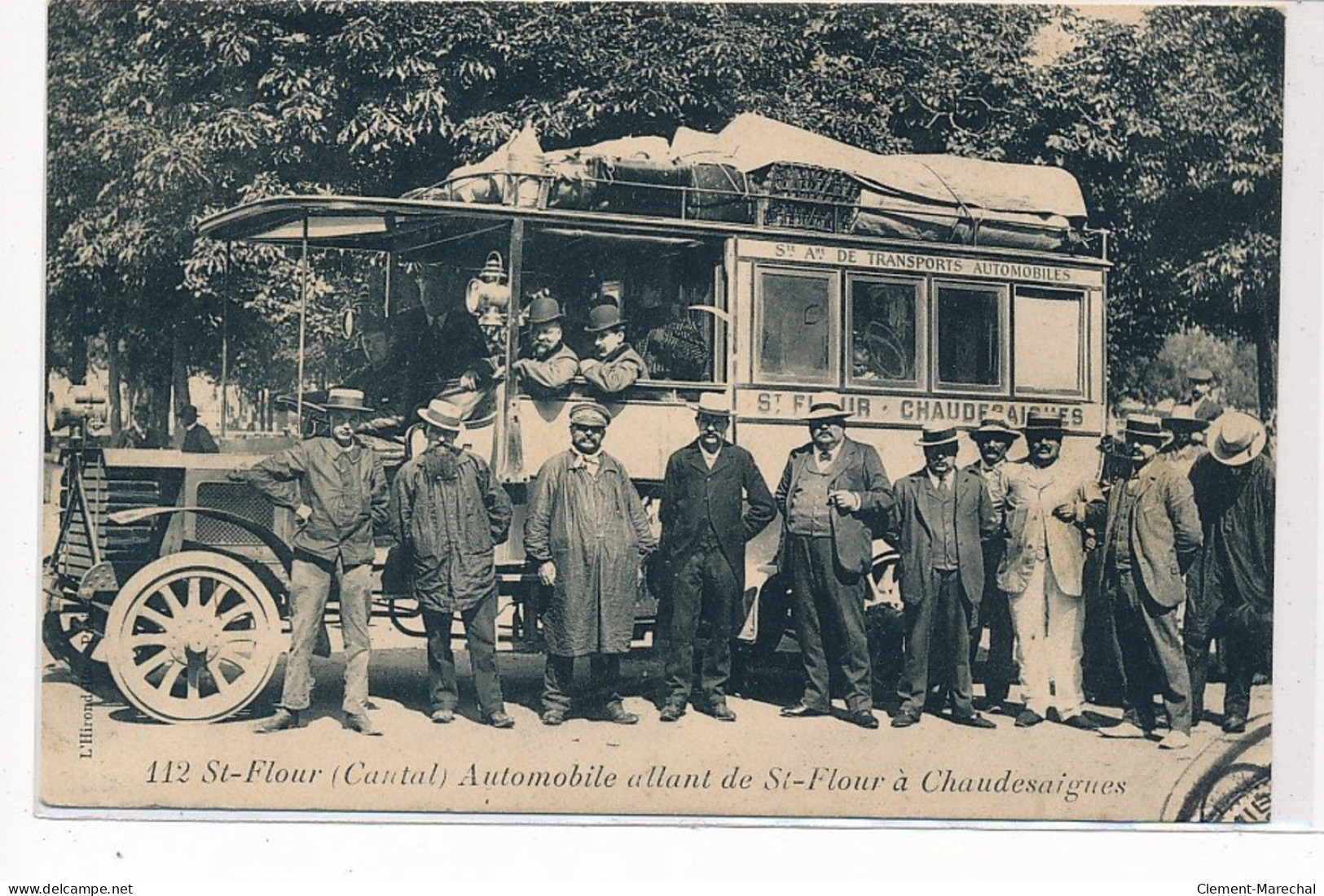 SAINT-FLOUR : Automobile Allant De Saint-flour à Chaudesaignes, Voiture - Etat - Saint Flour