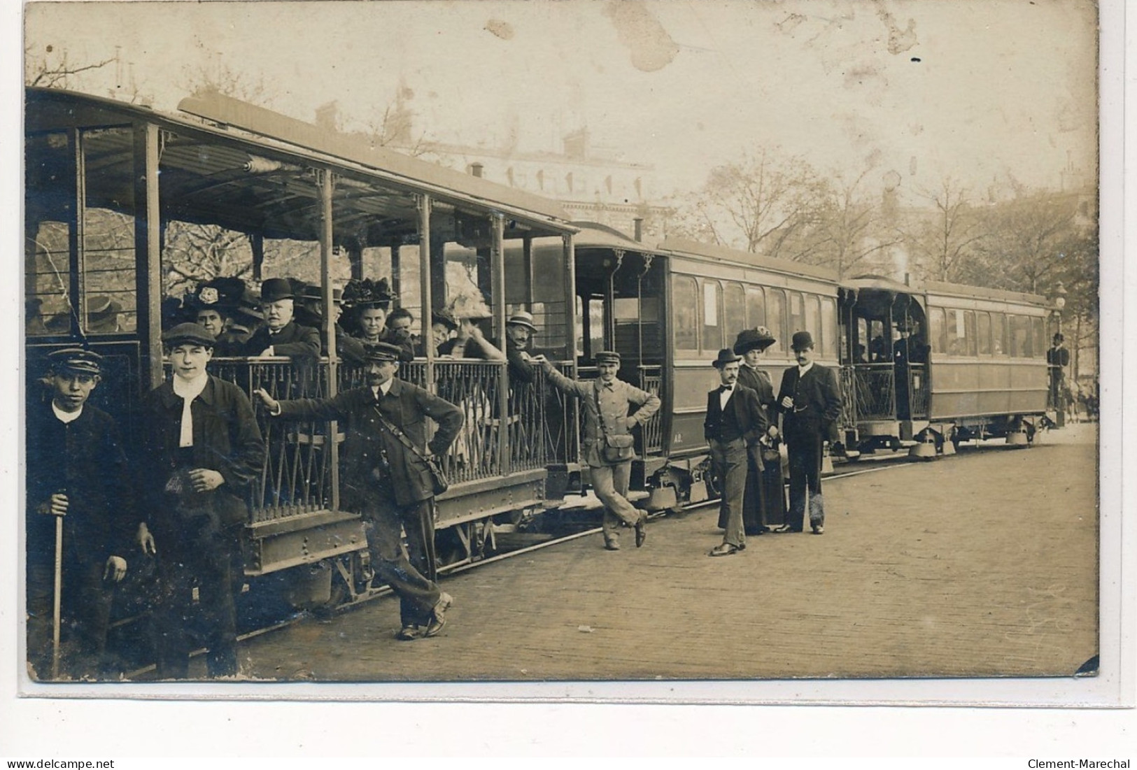 COURBEVOIE : Tramway, Personnages - Etat - Courbevoie