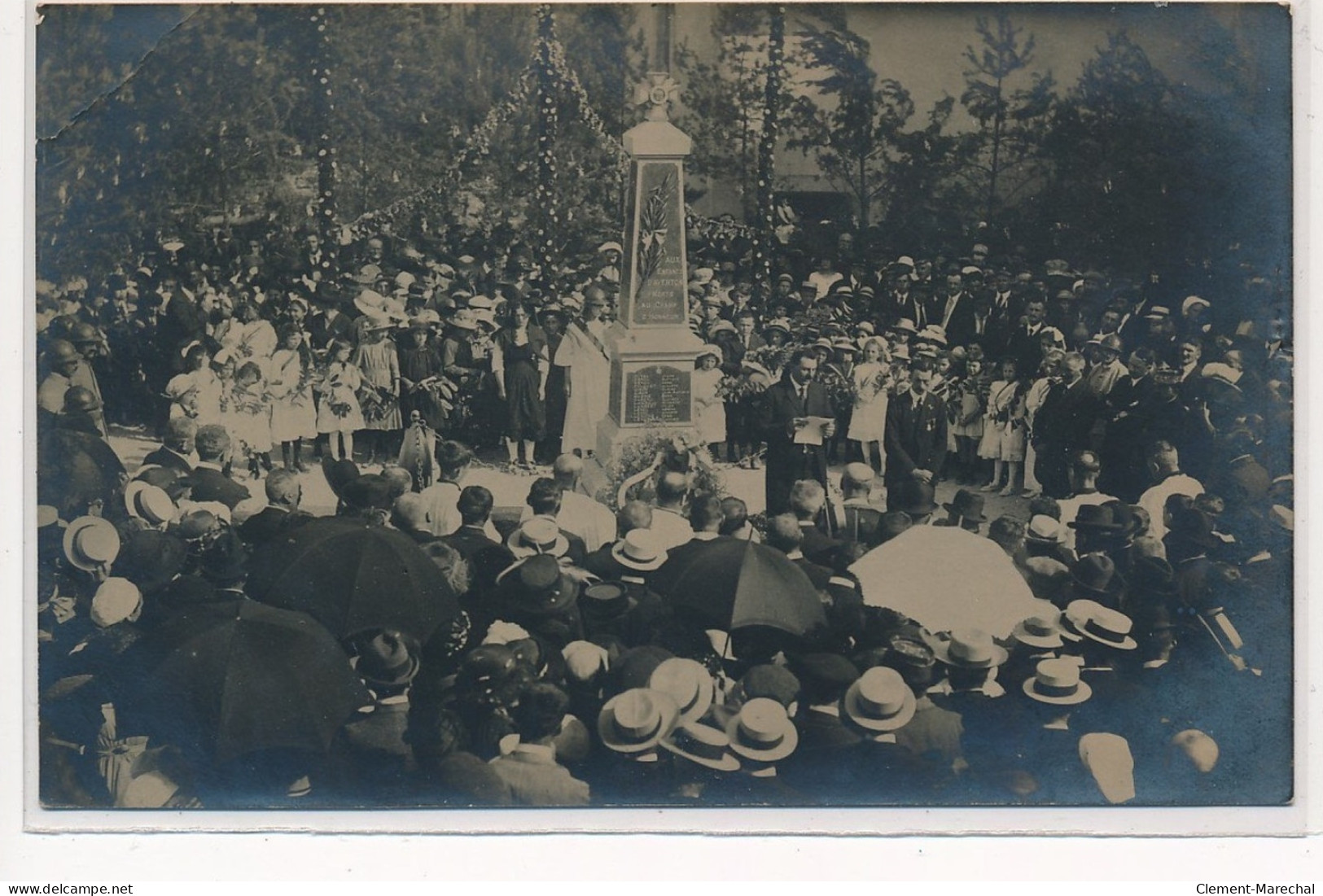 AVERTON : Monument Aux Morts, Rassemblement - Tres Bon Etat - Sonstige & Ohne Zuordnung