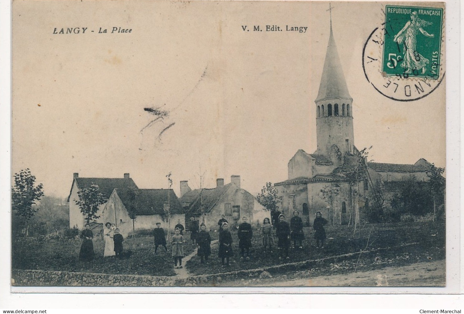 LANGY : La Place, Eglise - Tres Bon Etat - Andere & Zonder Classificatie