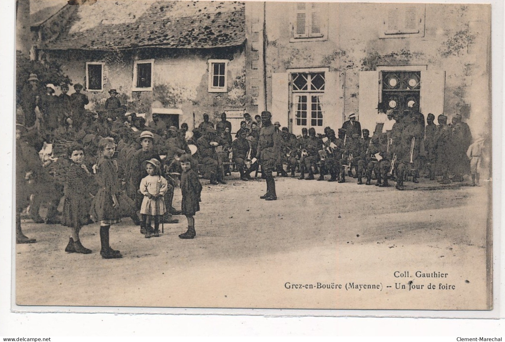 GREZ-en-BOUERE : Un Jour De Foire, Militaires - Tres Bon Etat - Altri & Non Classificati