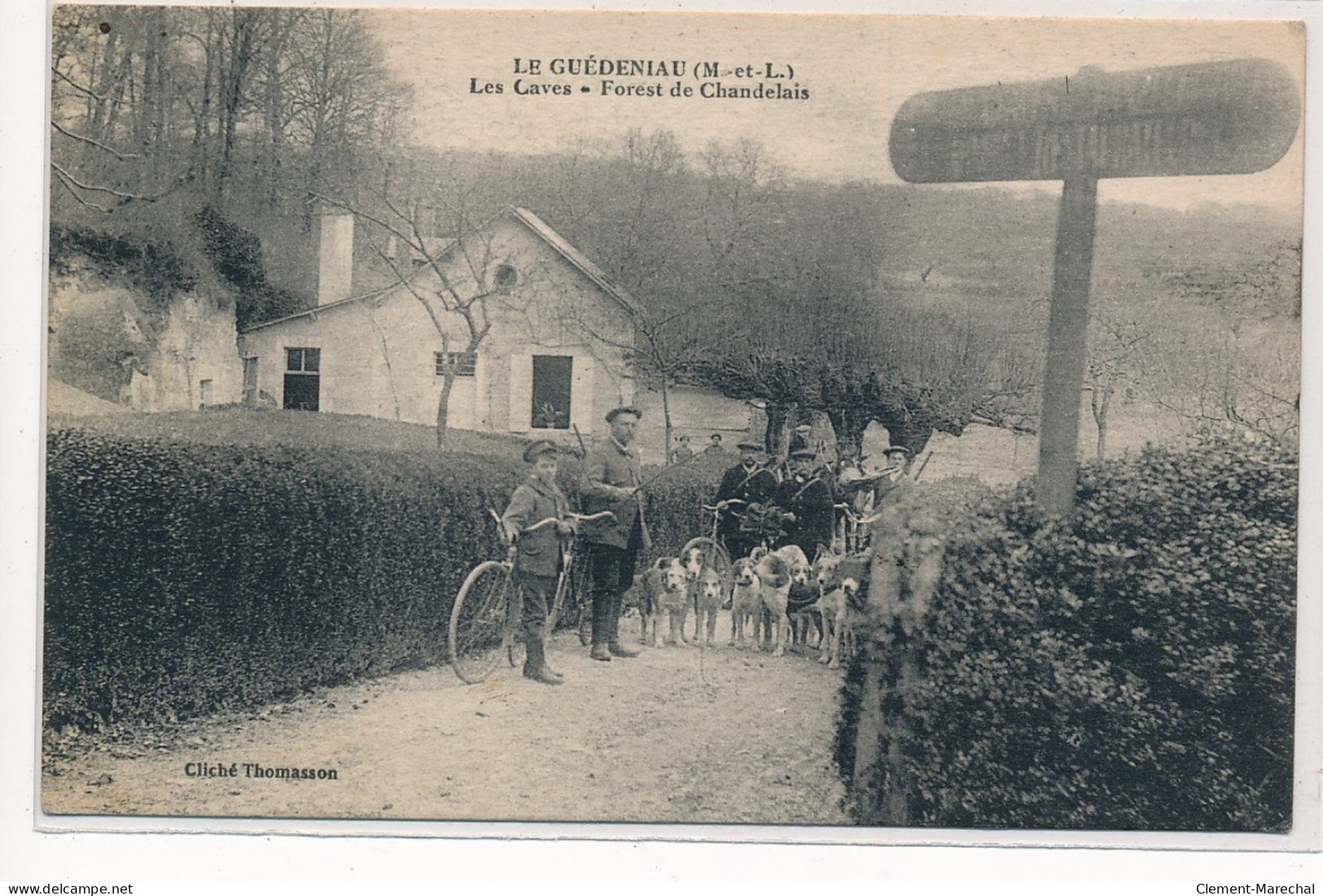 LE GUEDENIAU : Les Caves, Forest De Chandelais, Velos, Chiens - Tres Bon Etat - Other & Unclassified