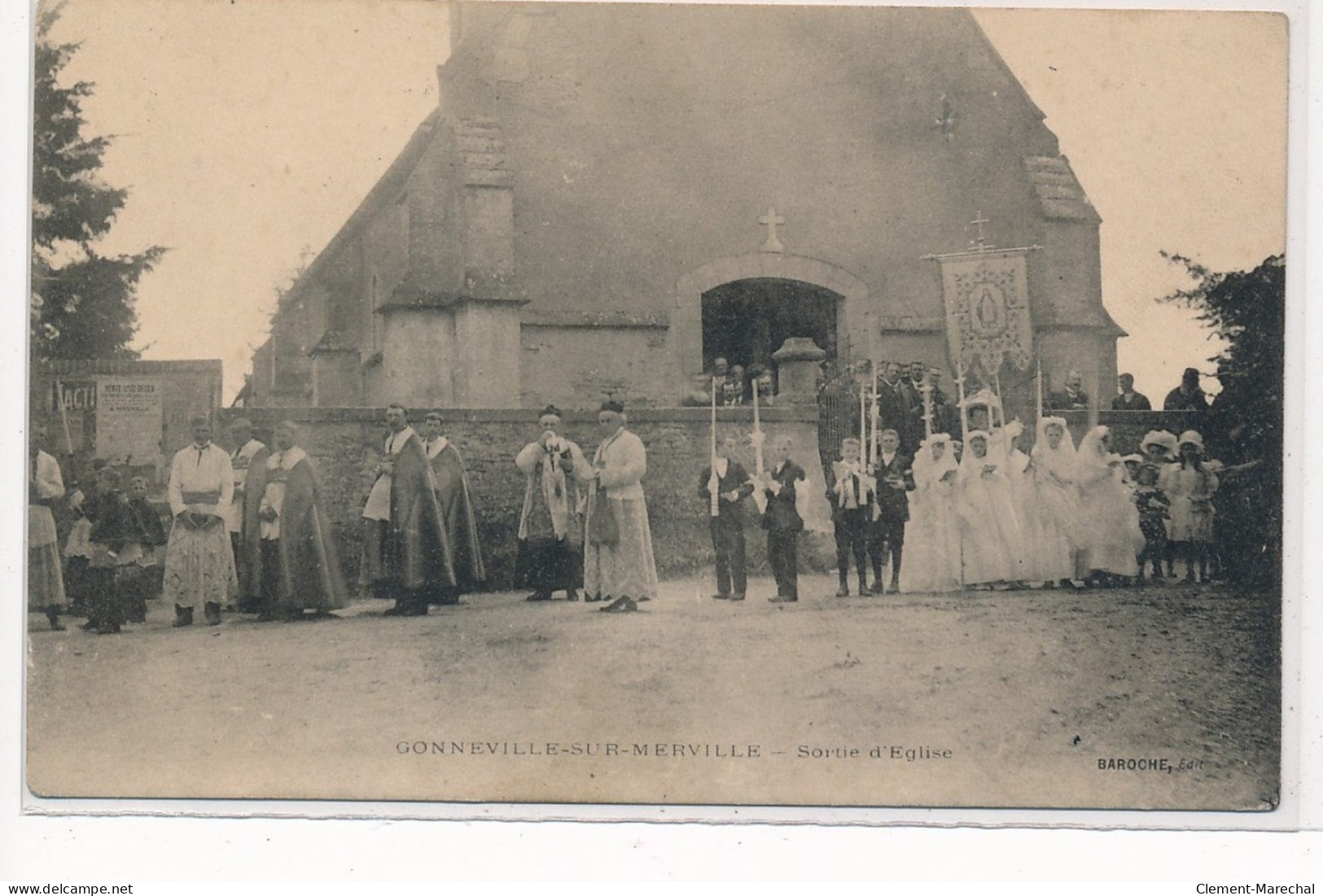 GONNEVILLE-sur-MERVILLE : Sortie D'église - Etat - Autres & Non Classés