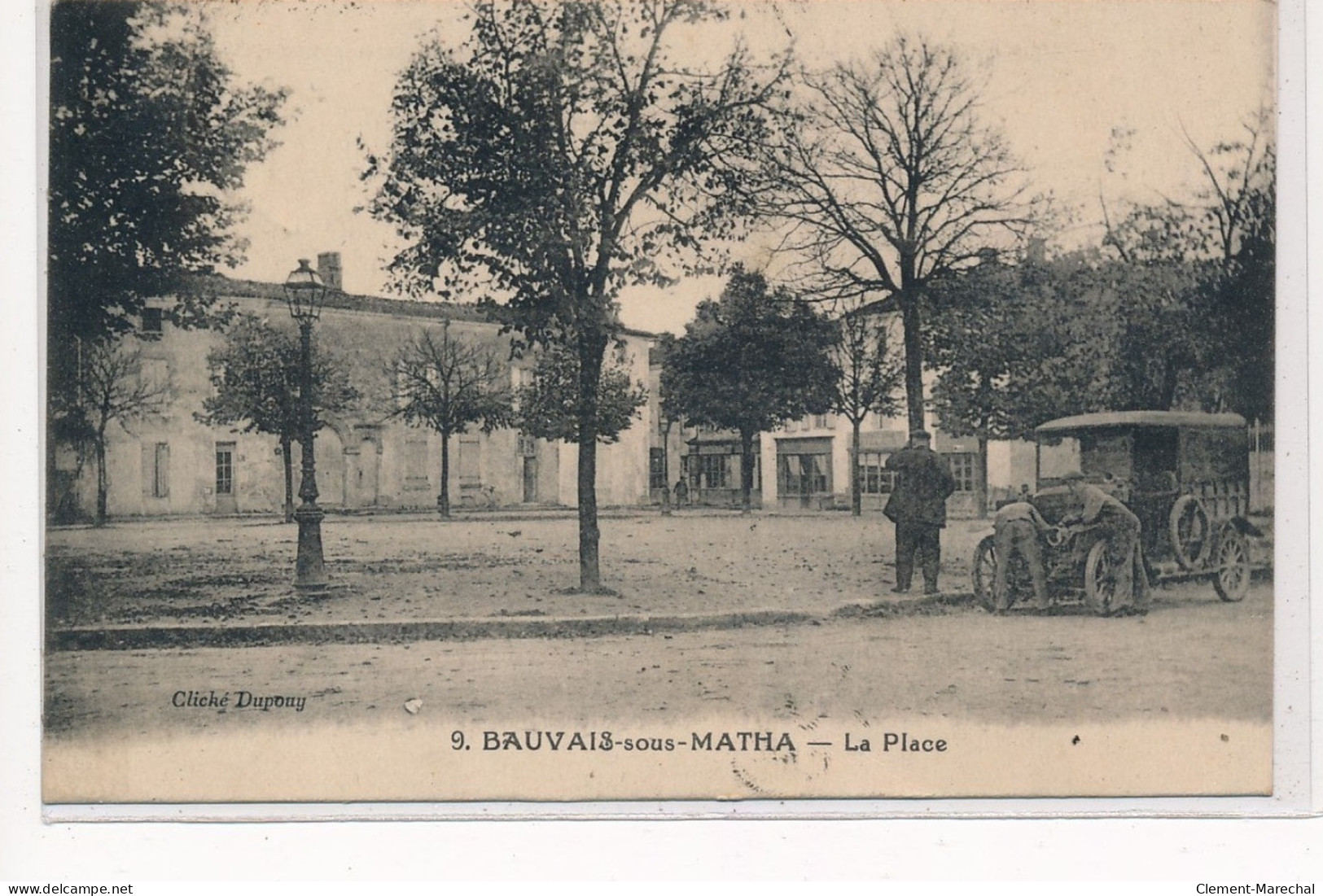 BAUVAIS-sous-MATHA : La Place, Voiture, Beauvais - Tres Bon Etat - Andere & Zonder Classificatie