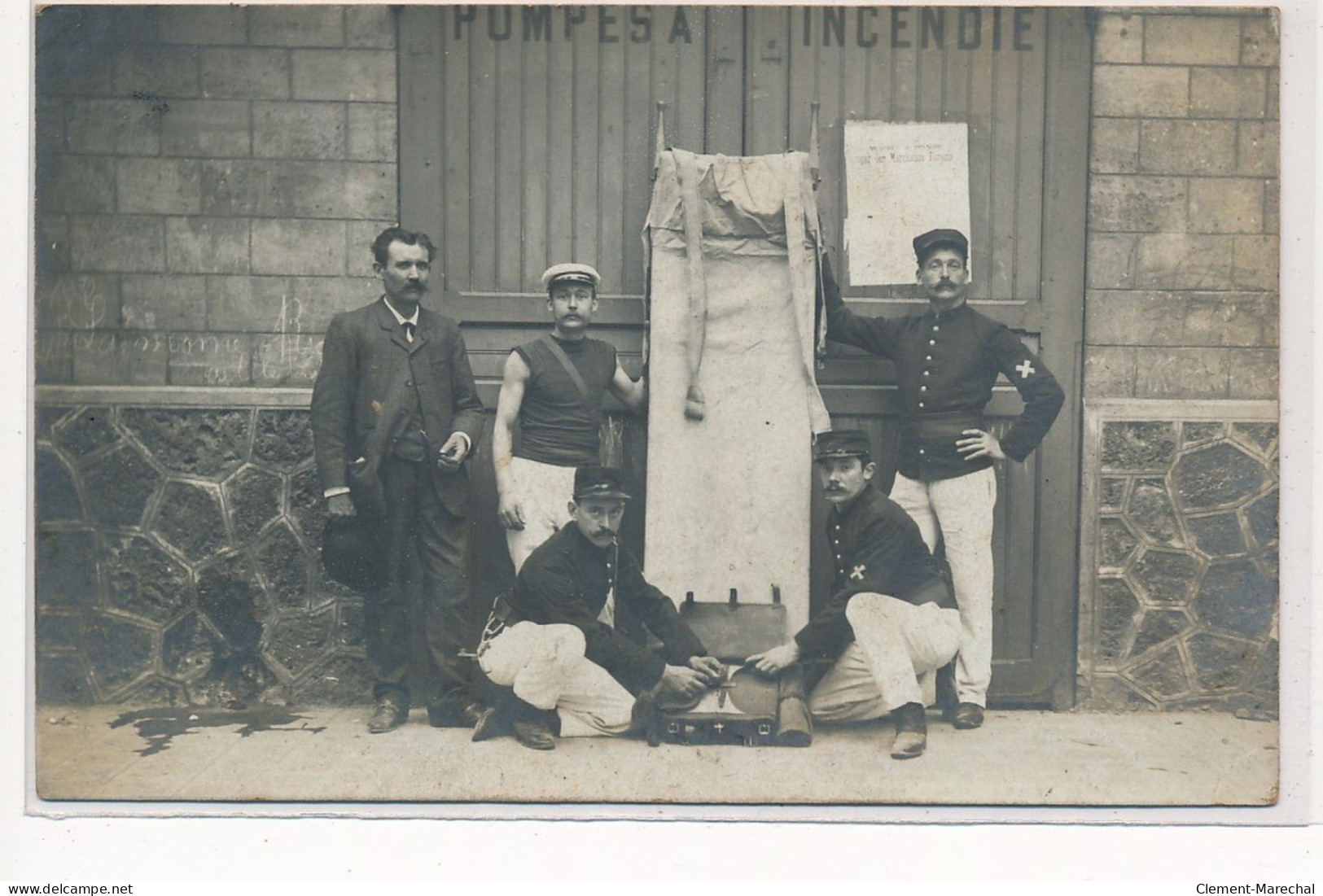 LE PRE SAINT-GERVAIS : Pompiers, Materiel - Tres Bon Etat - Le Pre Saint Gervais