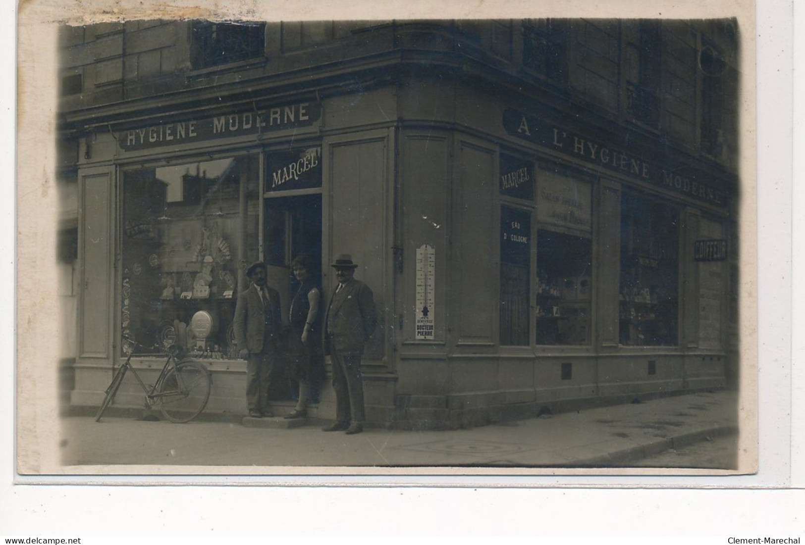 CARTE PHOTO A LOCALISER : Paris(?) Salon De Coiffeur, Hygiene Moderne, Marcel - Etat - Photos