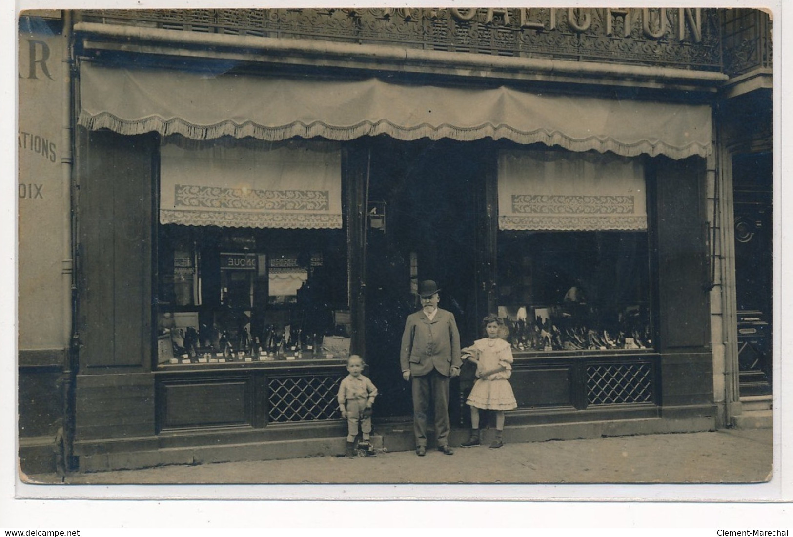 CARTE PHOTO A LOCALISER : Magasin De Chaussures, Calichon(?) Galichon(?) - Tres Bon Etat - Photos