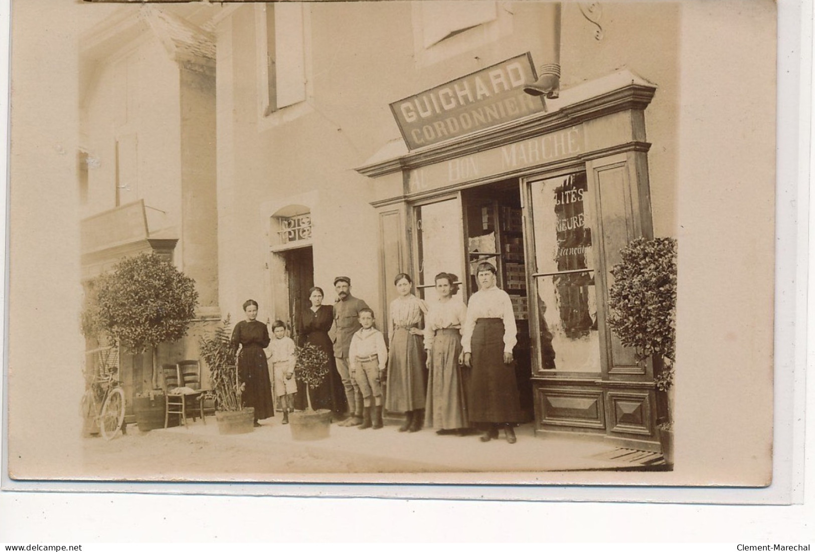 CARTE PHOTO A LOCALISER : Guichard Cordonnerier "au Bon Marché" - Tres Bon Etat - Photos