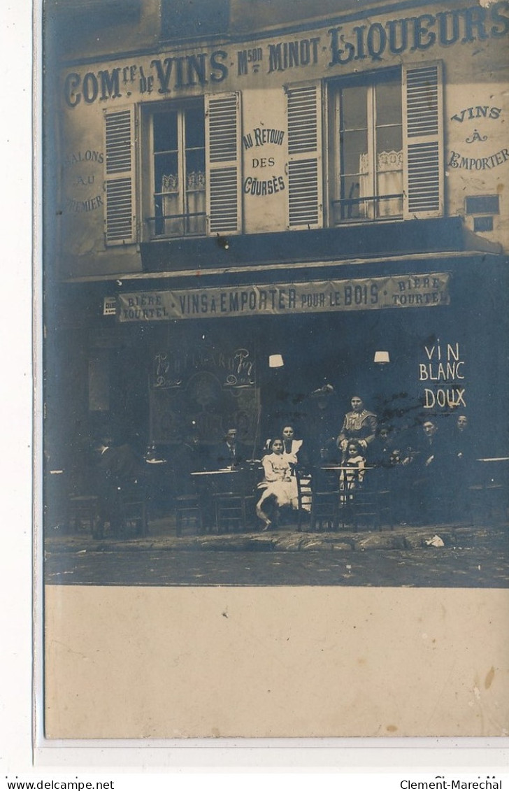 CARTE PHOTO A LOCALISER : Paris(?) Commerce De Vins Mson Minot Liqueurs "au Retour Des Courses" - Tres Bon Etat - Photos