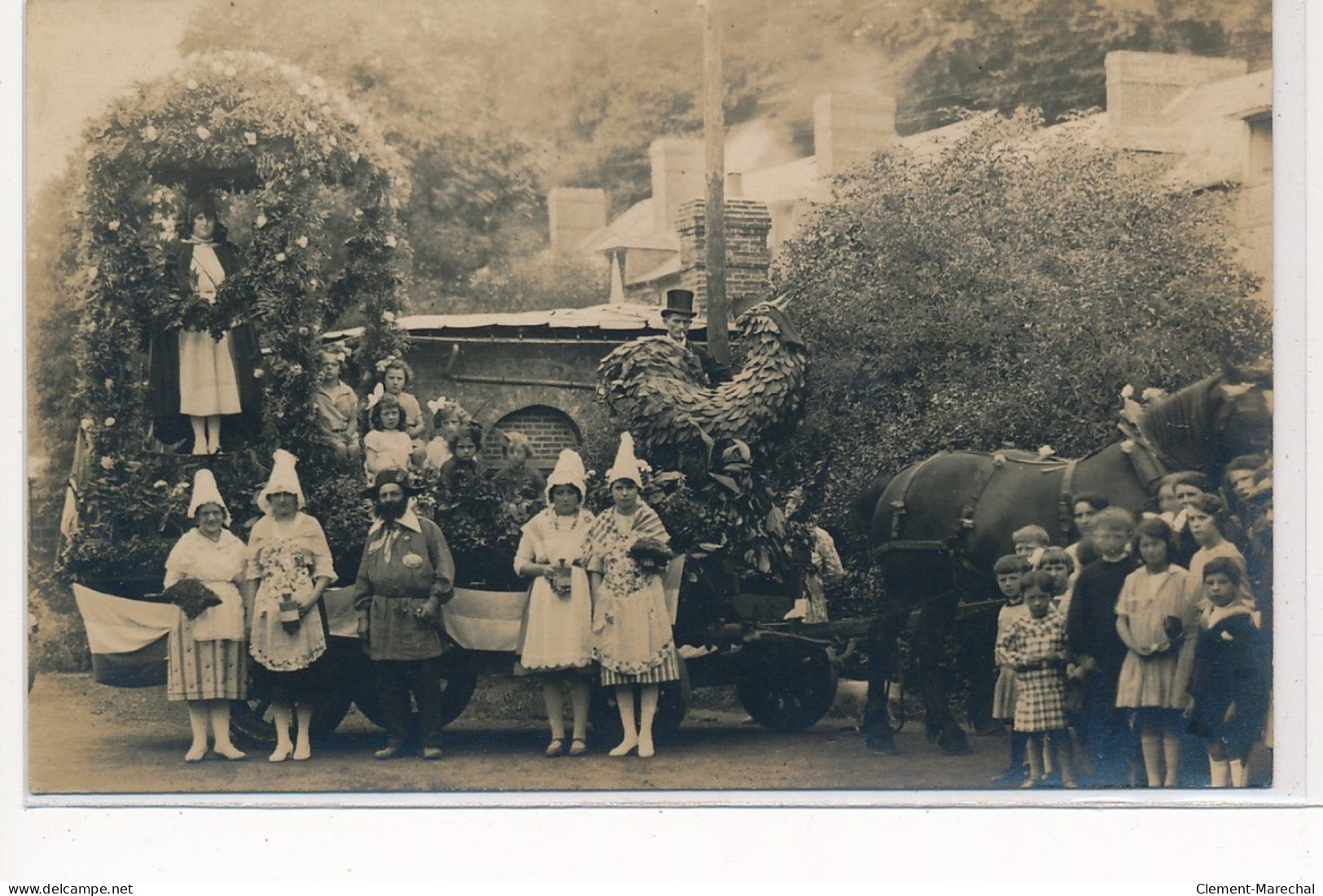 CARTE PHOTO A LOCALISER : Cavalcade, Char, Normandie(?) - Tres Bon Etat - Photos