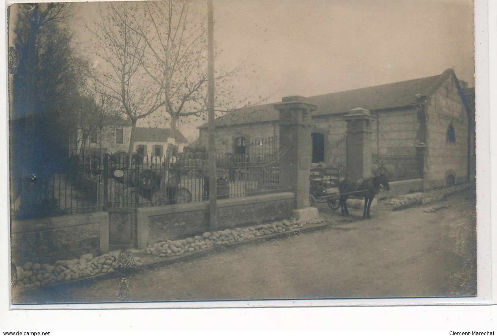 CARTE PHOTO A LOCALISER : Marchand De Vins Pichere (?) Attelage - Tres Bon Etat - Photos