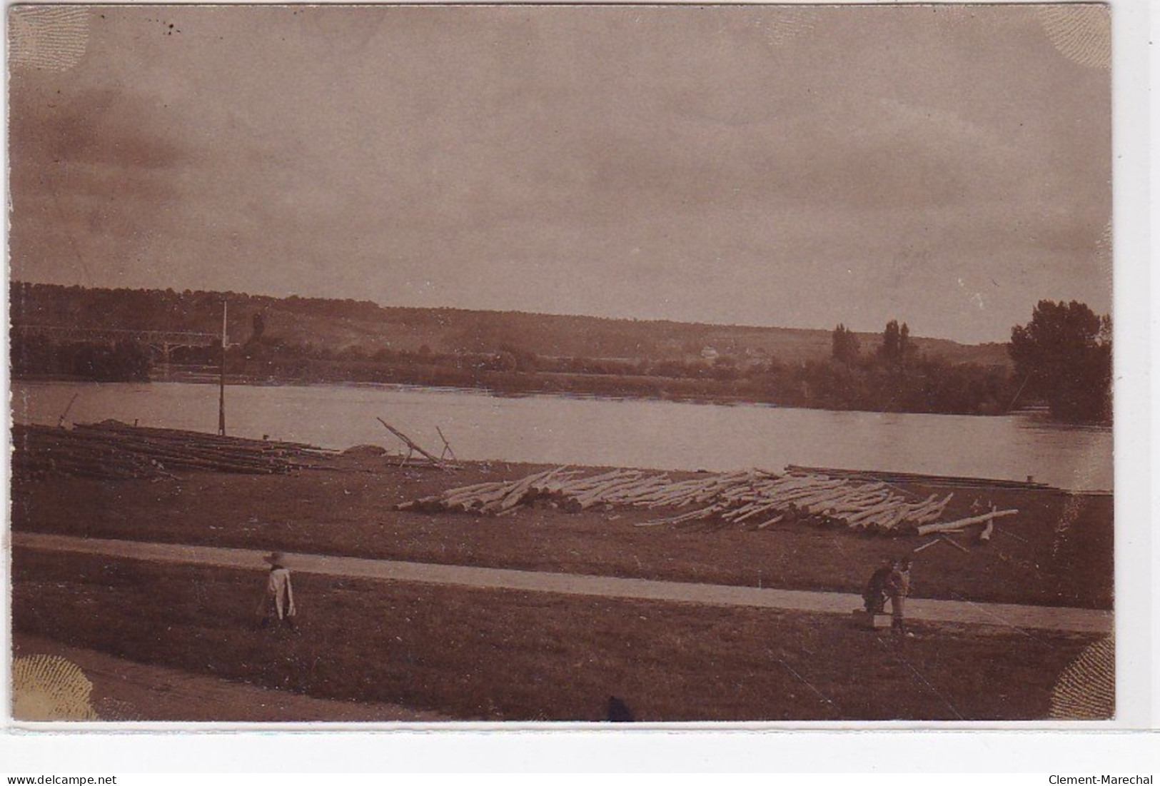 A LOCALISER : Carte Photo Des Bords De Seine (flottage Du Bois)- Très Bon état - Autres & Non Classés