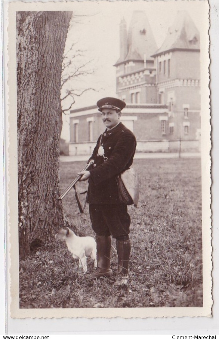 Vannes Sur Cosson CHATEAU DE PREPINSON : Photo Format Cpa D'un Garde Chasse Posant Devant Le Chateau (chasseur - Fusil) - Andere & Zonder Classificatie