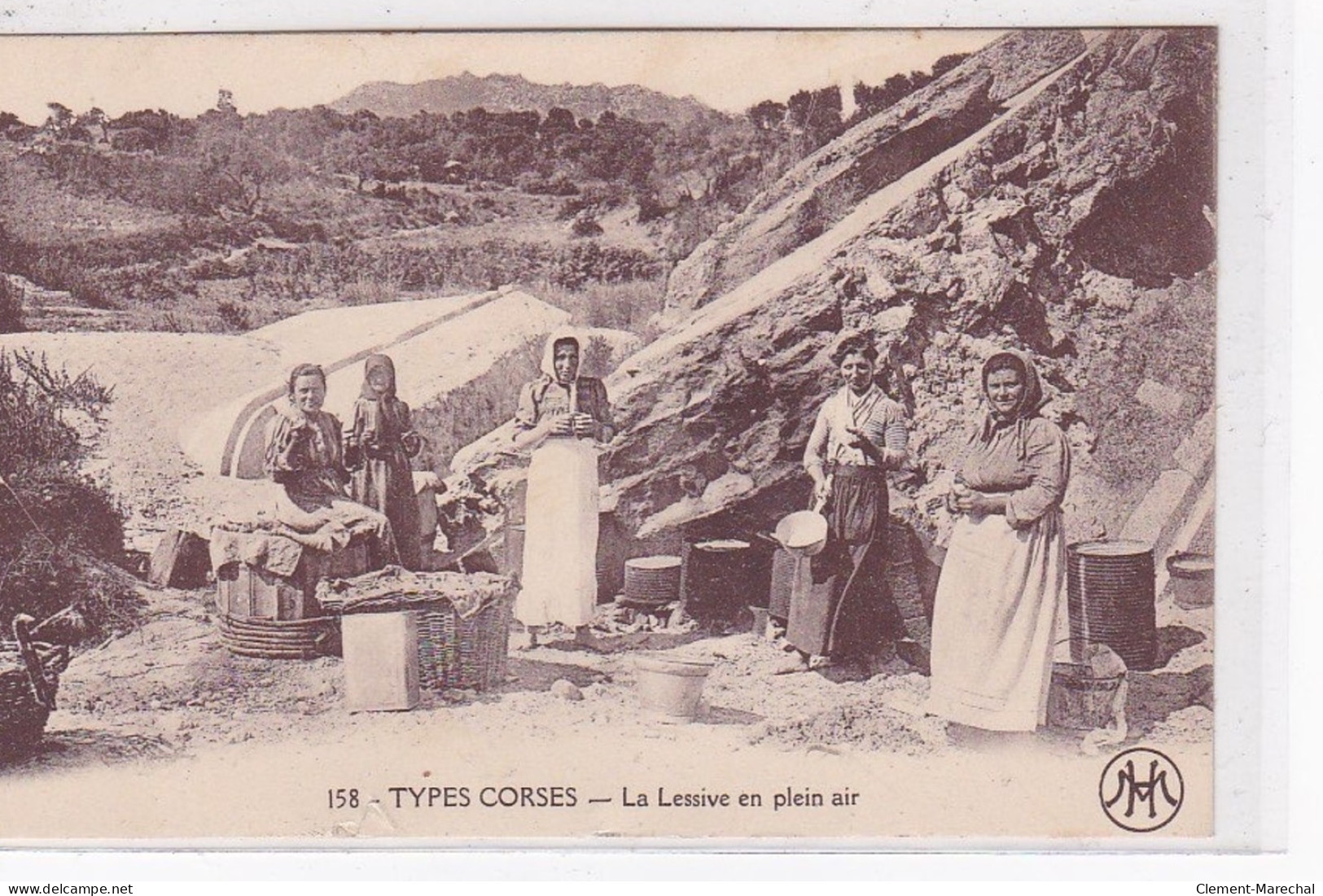 CORSE : Types Corses - La Lessive En Plein Air - état - Autres & Non Classés