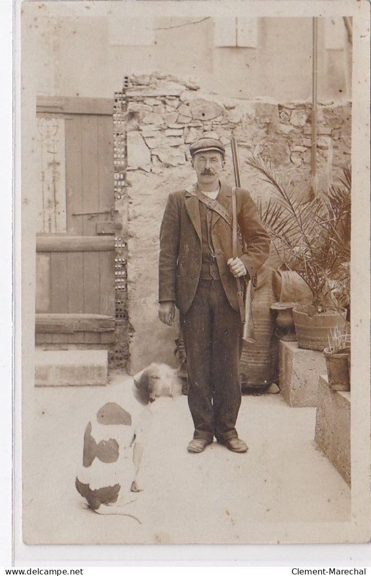 Carte Photo D'un Chasseur Au Fusil (chien) - Très Bon état - Other & Unclassified