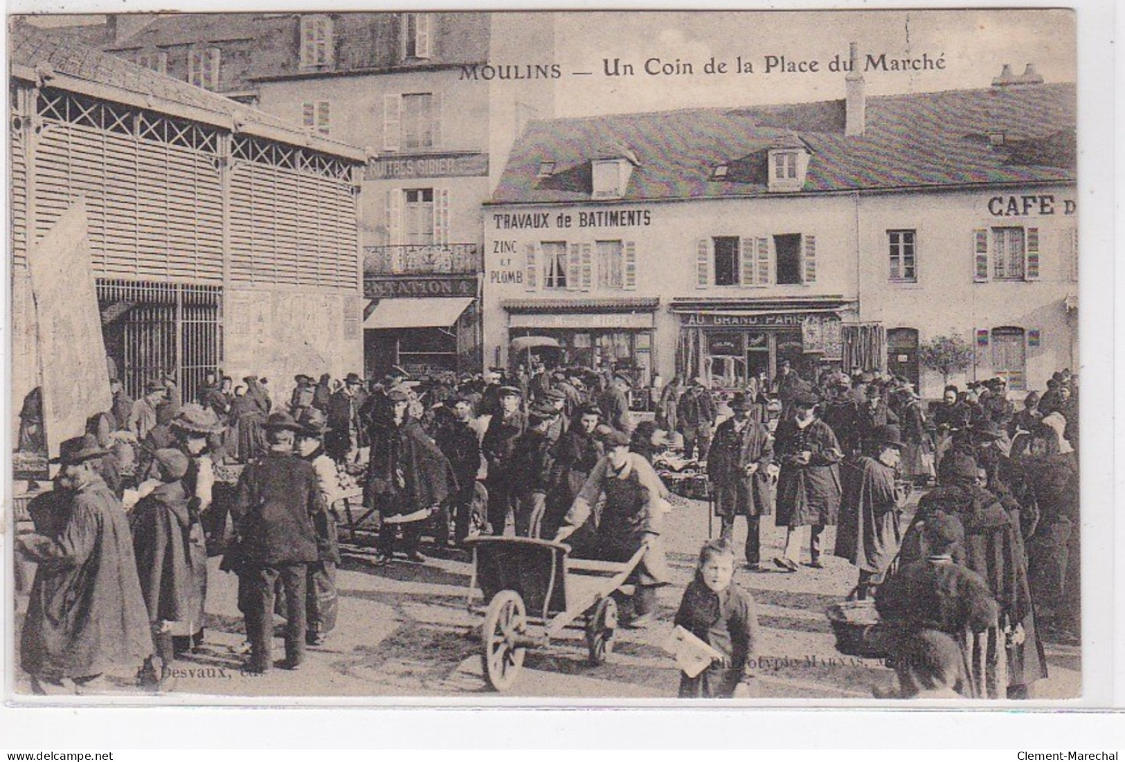 MOULINS : Un Coin De La Place Du Marché - Très Bon état - Moulins