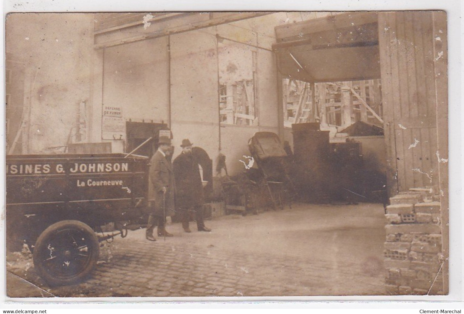 LA COURNEUVE : Carte Photo De L'usine JOHNSON Rue Emile ZOLA - Bon état (un Coin Plié) - La Courneuve