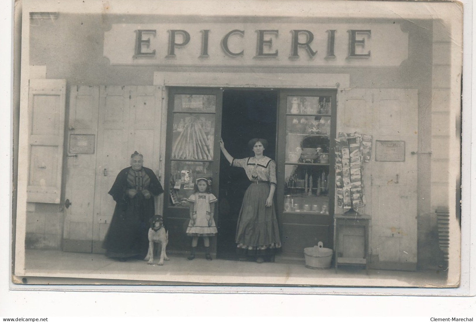 CARTE PHOTO A LOCALISER : Epicerie, Cartes Postales - Etat - Photos