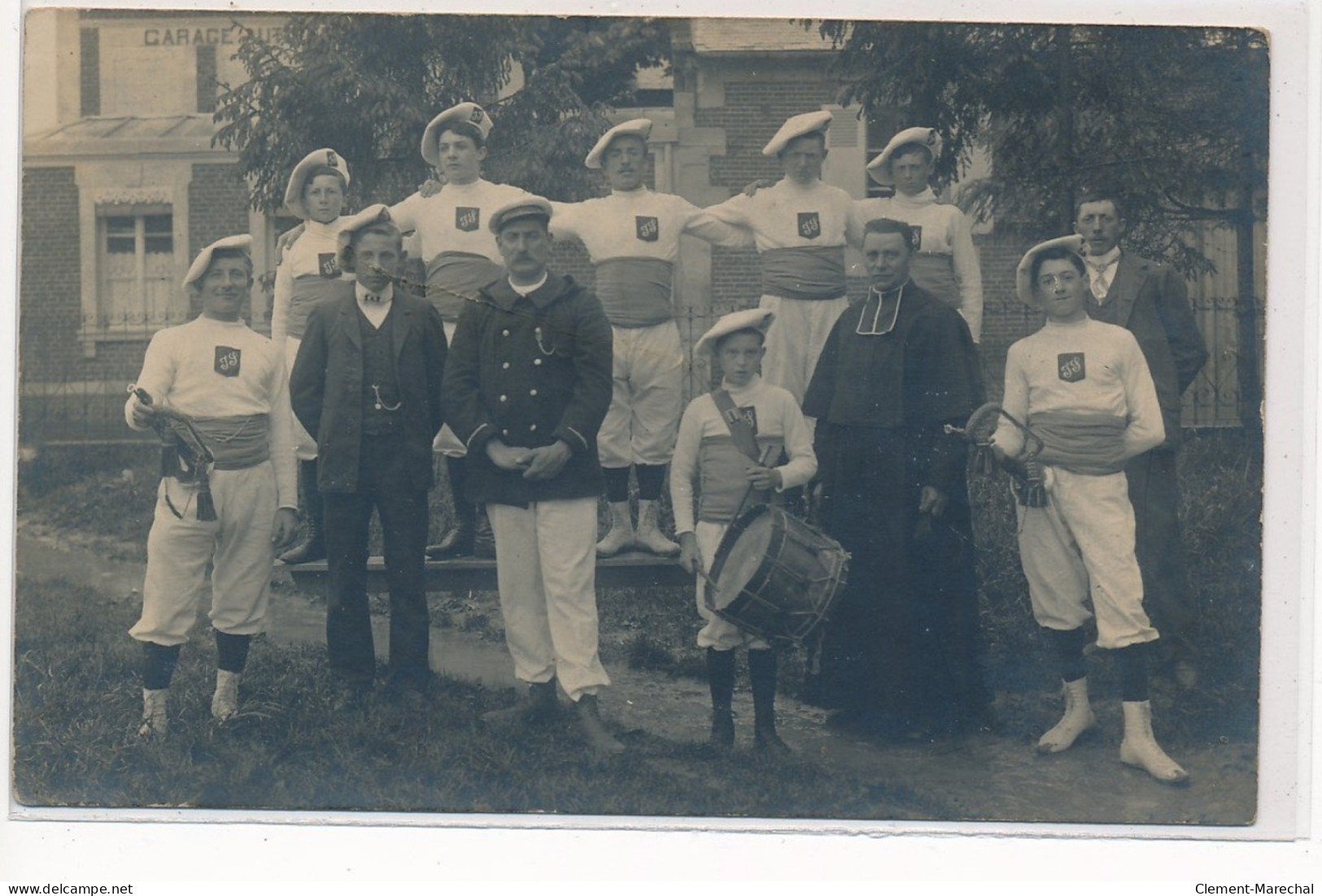 CARTE PHOTO A LOCALISER : Gymnastique, Curé - Tres Bon Etat - Photos