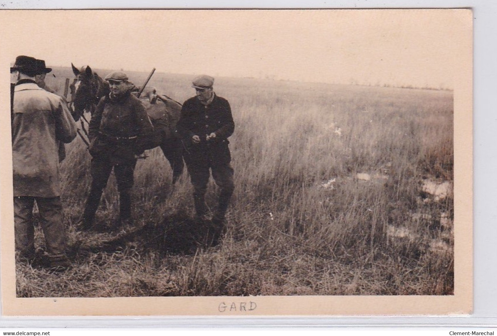 Carte Photo D'une Scène De Chasse Sur La Route D'UZES à 9 Km De Nimes - Très Bon état - Andere & Zonder Classificatie