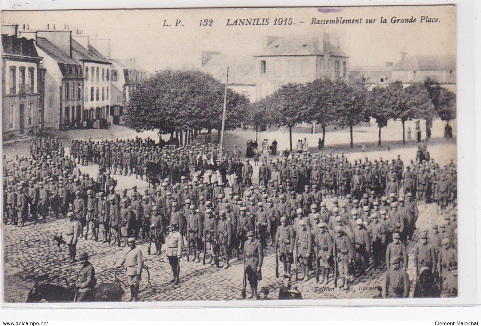 LANNILIS : Rassemblement Sur La Grande Place (militaires En 1915) - Très Bon état - Other & Unclassified