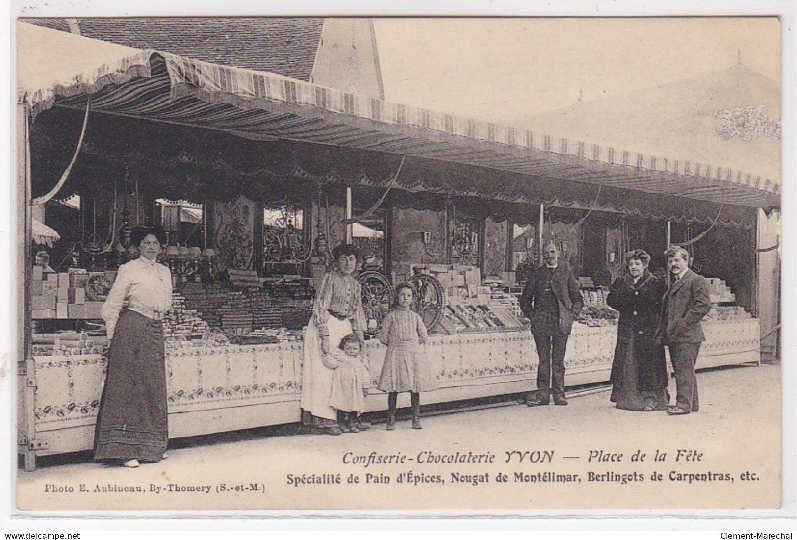 Confiserie Chocolaterie YVON - Place De La Fête (éditeur AUBINEAU à BY THOMERY) - Très Bon état - Sonstige & Ohne Zuordnung