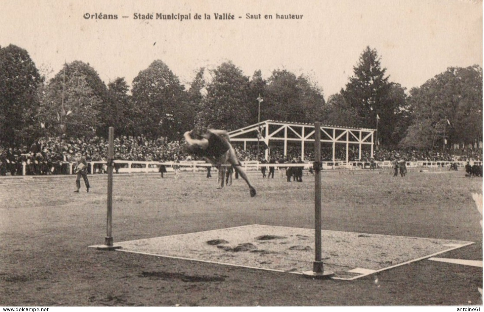 ORLEANS - Stade Municipal De La Vallée - Saut En Hauteur - Orleans