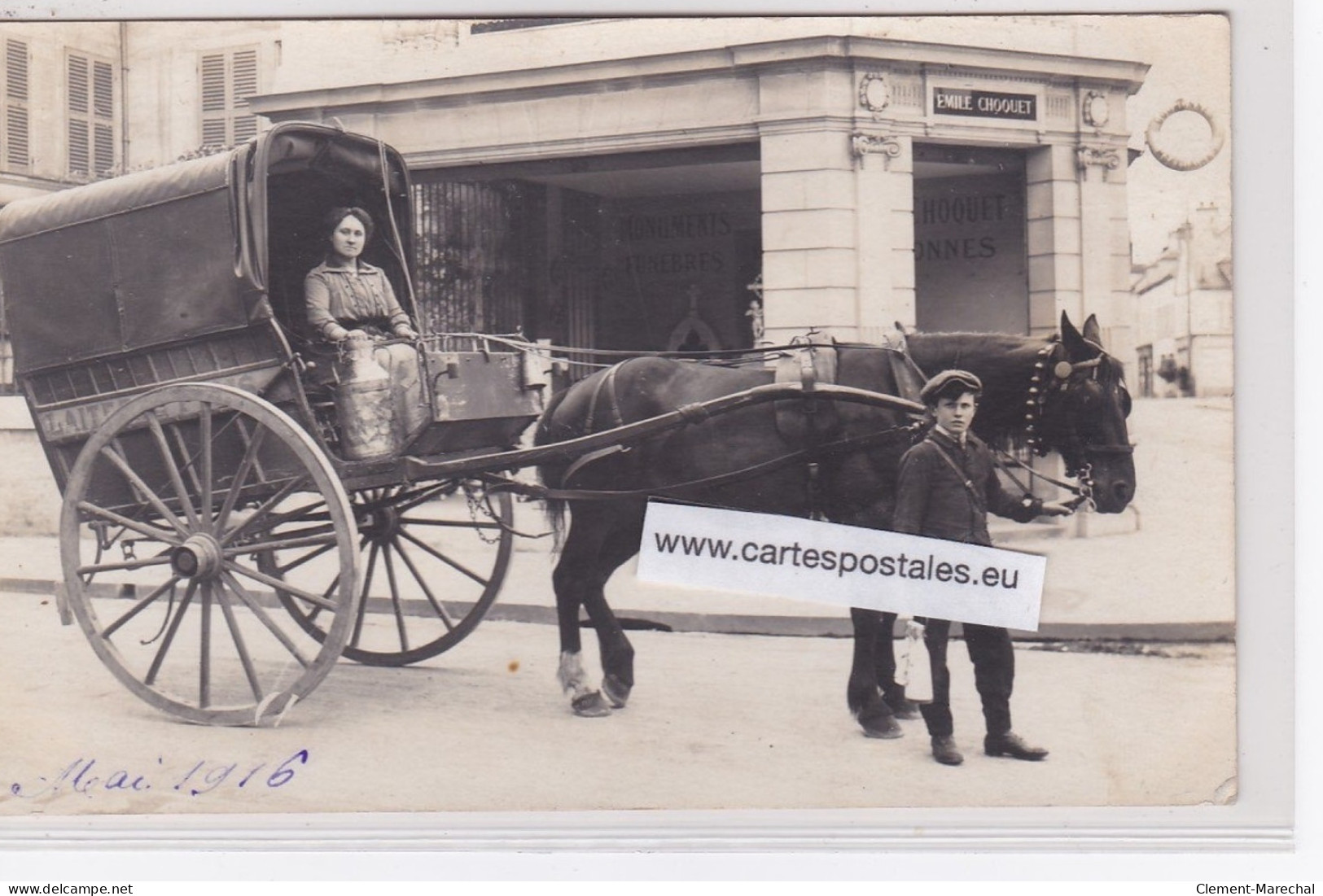 MANTES LA JOLIE : Carte Photo D'un Attelage De Livraison De Lait Devant Les Pompes Funebres CHOQUET - Très Bon état - Mantes La Jolie